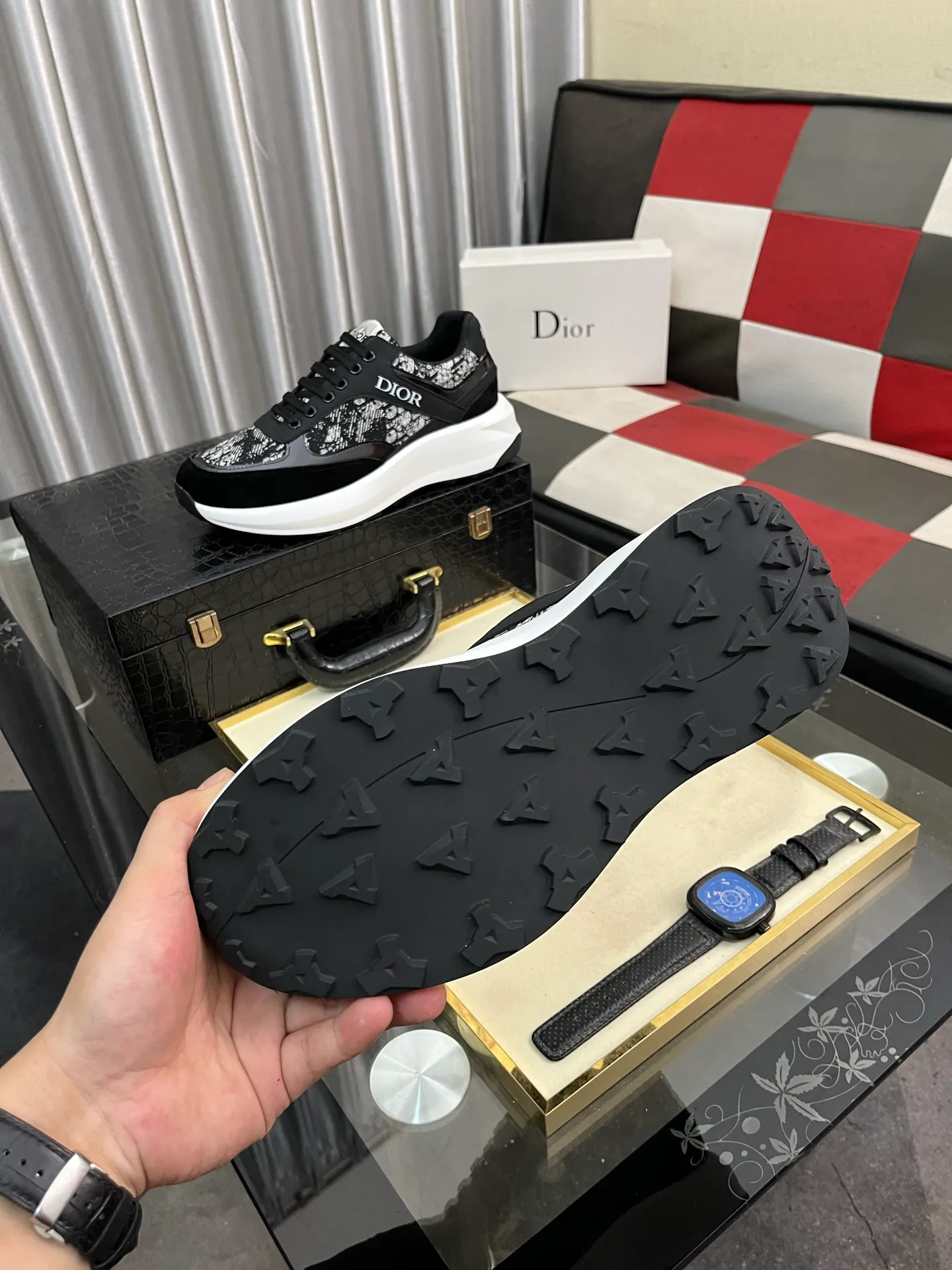 Men's men's shoes💰440⌚️⌚️[Dior] 25ss new product B01 moral training shoes. The toe dimensions of the couple's style are a bit wider. The upper foot comfort is perfect. The threads are beautiful. Perfectly suitable for trousers. Decorated with various classic details. Ideal for daily looks. Can be matched with various casual items to create exquisite looks. Fabric: top layer cowhide/lining sheepskin TPU original outsole Code number: 38-444️⃣Colors available